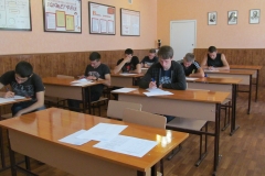 Учні групи СЗ-31 складають державну підсумкову атестацію з математики